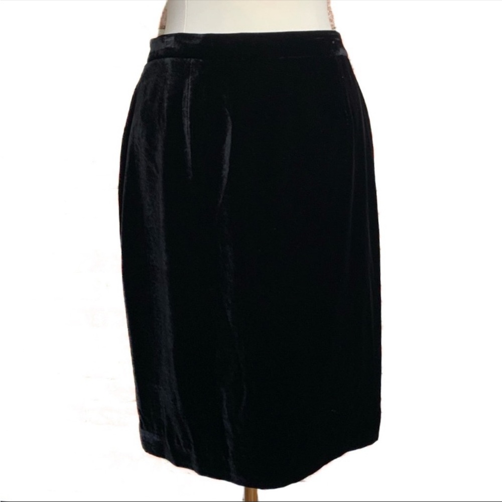 LANDS END Black Velvet Skirt Size 14 Knee Length - Picture 1 of 8